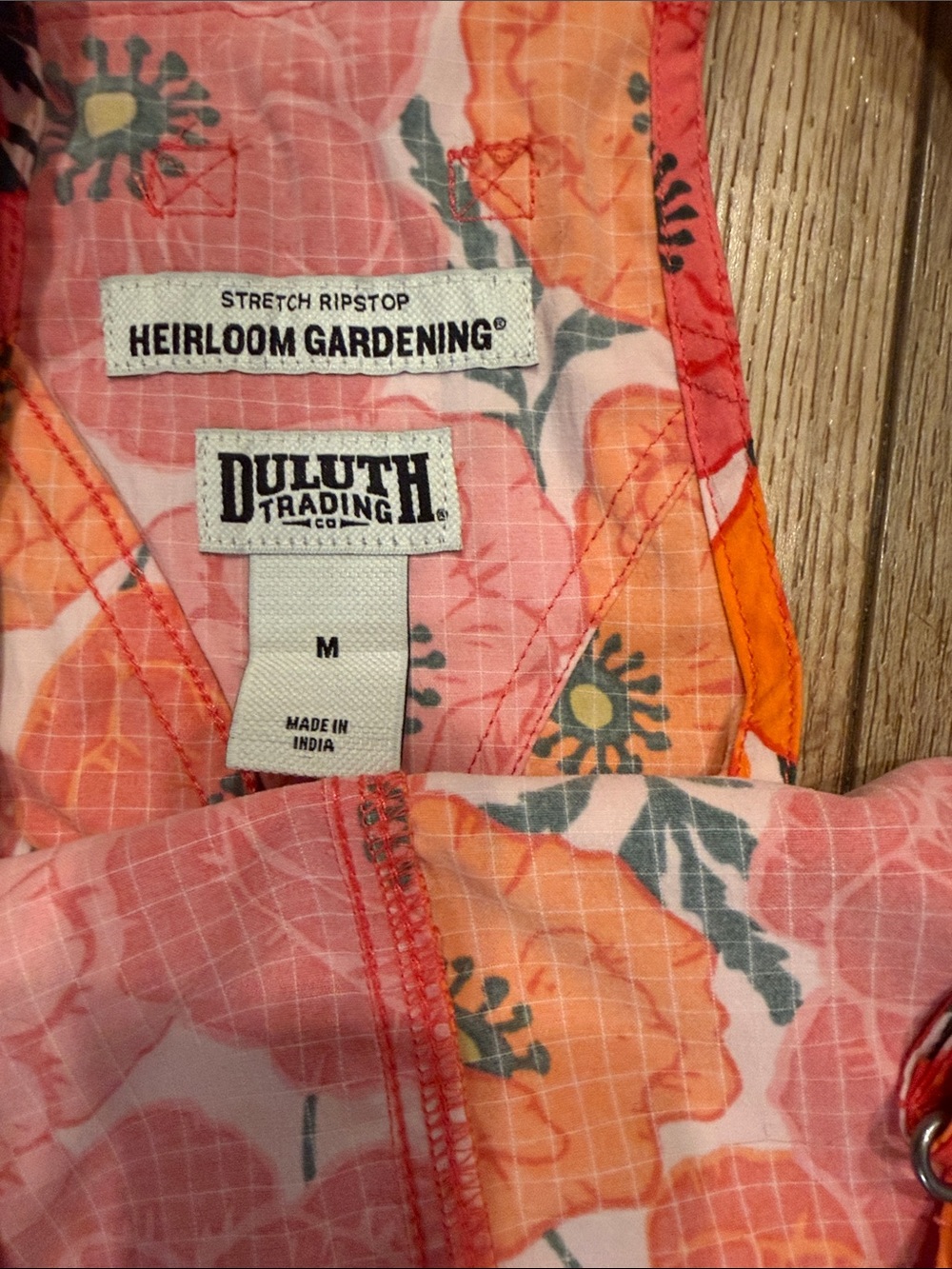 **Duluth Trading Co NWT Women's Heirloom Gardening Shorts POPPIES! Medium Floral - Picture 2 of 5